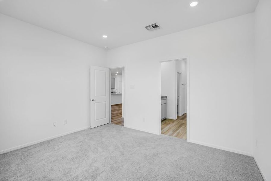 Spacious, unfurnished interior of a new home in Brookewater 45s, Rosenberg (Image 17).