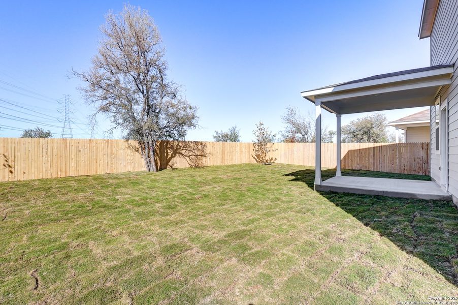 Exterior details and patio area of a home in Mesa Vista, San Antonio (Image 3).