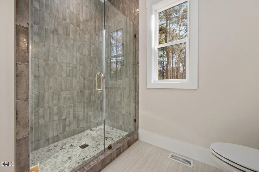 8017 Bud Morris (8) 8017 Bud Morris (8)