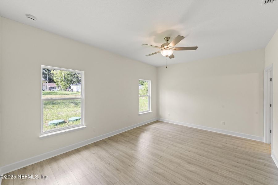 Spacious, unfurnished interior of a new home in , Jacksonville (Image 12).