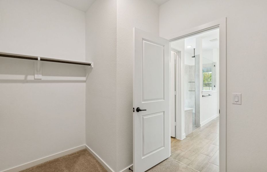 Spacious, unfurnished interior of a new home in Mavera, Conroe (Image 32).