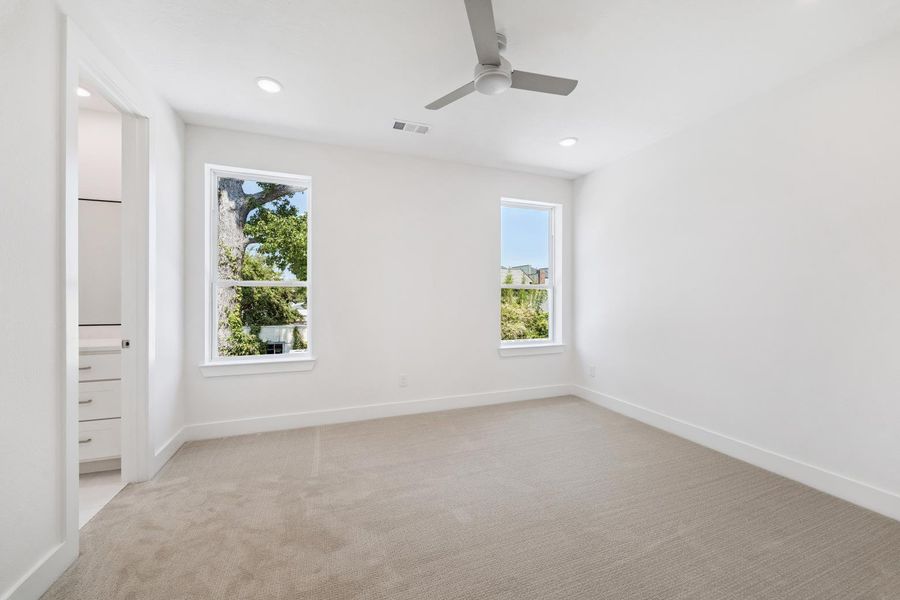 Spacious, unfurnished interior of a new home in , Houston (Image 12).