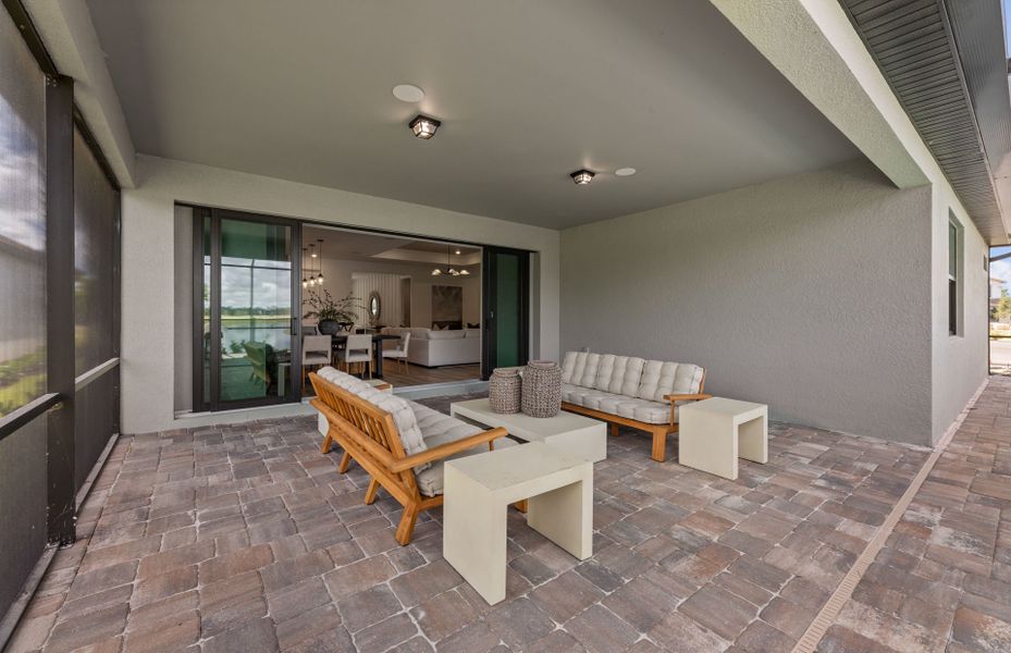 Covered and screened in lanai