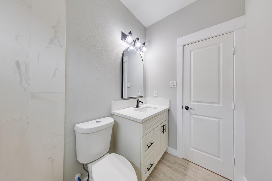 Second bath with a modern design, featuring sleek finishes and stylish fixtures for a fresh, contemporary look. Second bath with a modern design, featuring sleek finishes and stylish fixtures for a fresh, contemporary look.