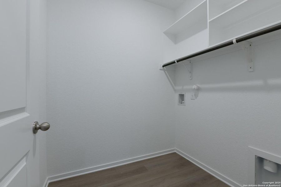 Spacious, unfurnished interior of a new home in Meadows at Hennersby Hollow 40's, San Antonio (Image 34).