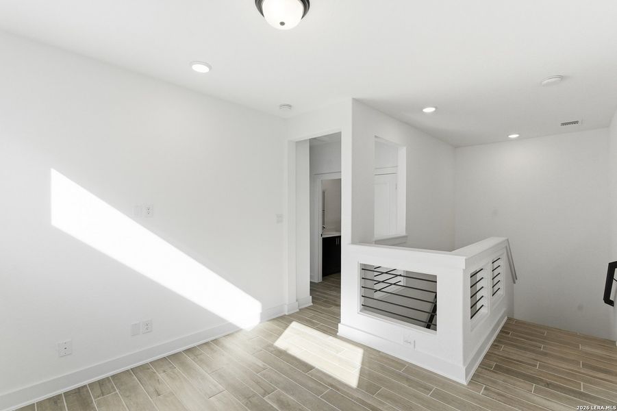 Spacious, unfurnished interior of a new home in Rose Hill, San Antonio (Image 23).