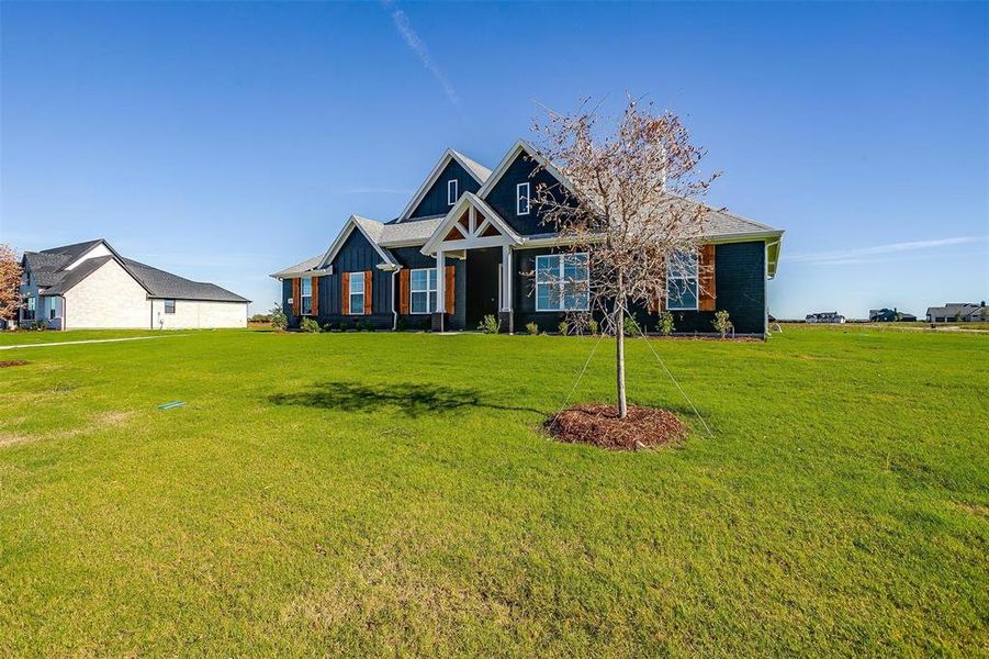 Craftsman inspired home with a front lawn