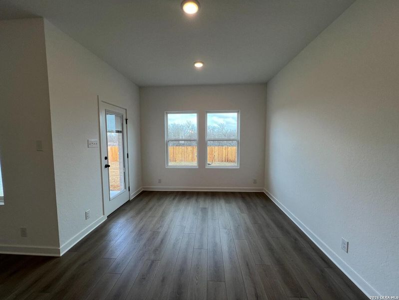 Spacious, unfurnished interior of a new home in Nopal Valley, San Antonio (Image 30).