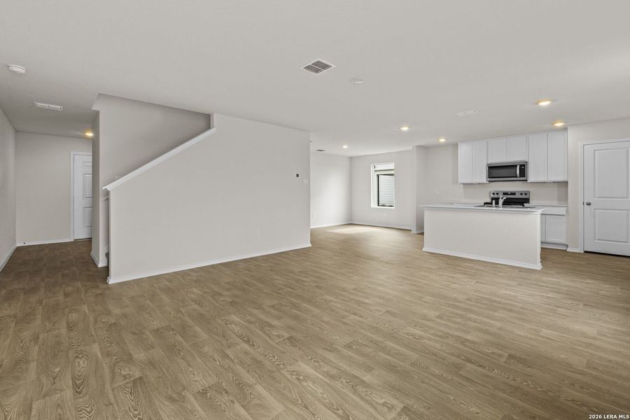 Spacious, unfurnished interior of a new home in Swenson Heights, Seguin (Image 32).