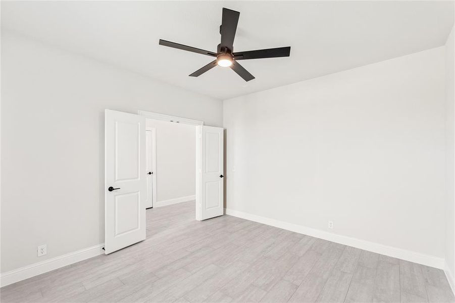 Spacious, unfurnished interior of a new home in Crystal Lake Estates, Red Oak (Image 32). Spacious, unfurnished interior of a new home in Crystal Lake Estates, Red Oak (Image 32).