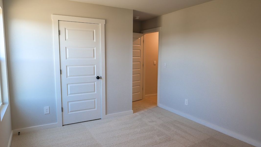Representative unfurnished interior of a home built from the TISDALE by D.R. Horton in Harvest Point, Spring Hill (Image 52).