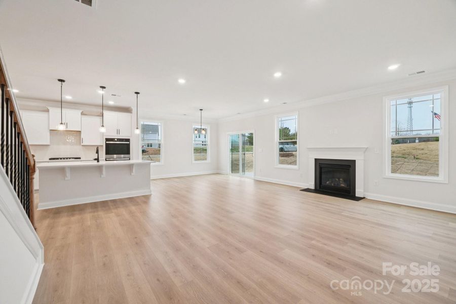 Spacious, unfurnished interior of a new home in Sylvan Creek, Denver (Image 25).