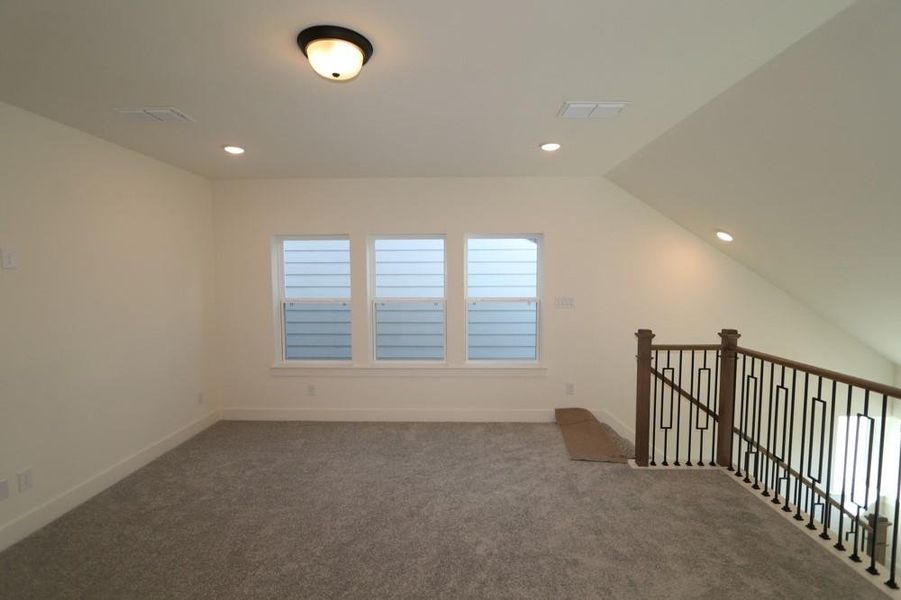 Spacious, unfurnished interior of a new home in Retreat at Oak Park, Houston (Image 24).