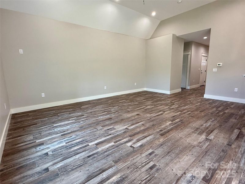 Large living room w/ vaulted ceiling
