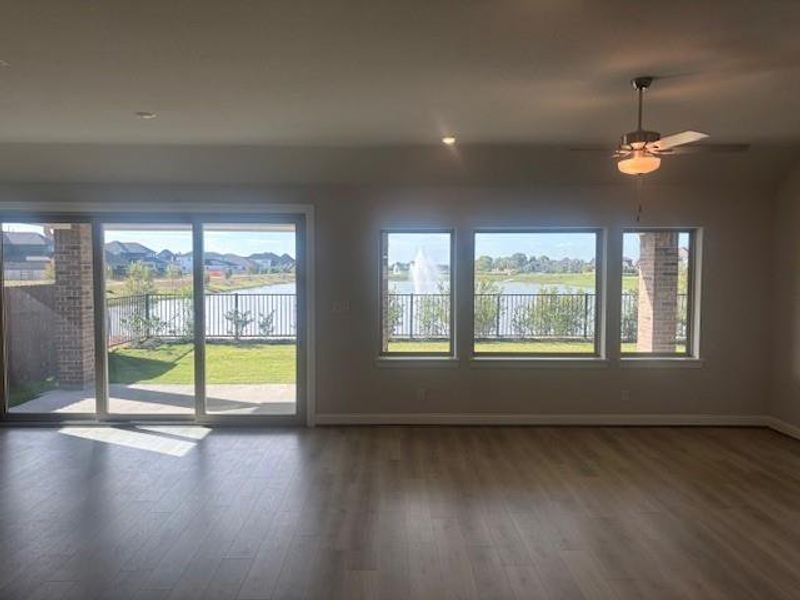 Spacious, unfurnished interior of a new home in Del Bello Lakes 60', Manvel (Image 12). Spacious, unfurnished interior of a new home in Del Bello Lakes 60', Manvel (Image 12).