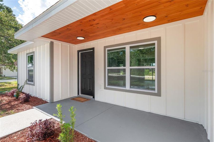 Exterior details and patio area of a home in , Ocala (Image 21).
