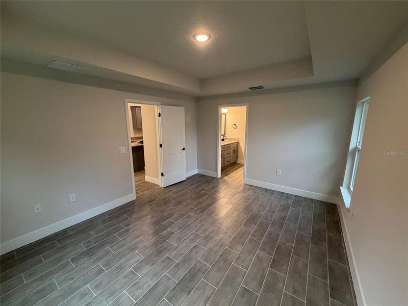 Spacious, unfurnished interior of a new home in Port Charlotte, Port Charlotte (Image 12).