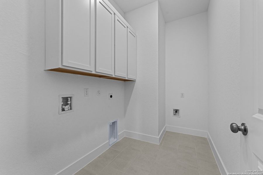 Spacious, unfurnished interior of a new home in , New Braunfels (Image 20). Spacious, unfurnished interior of a new home in , New Braunfels (Image 20).