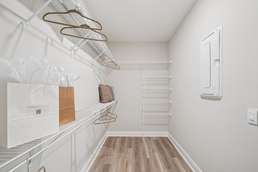 Spacious, unfurnished interior of a new home in Oakhaven Walk, Gainesville (Image 19).