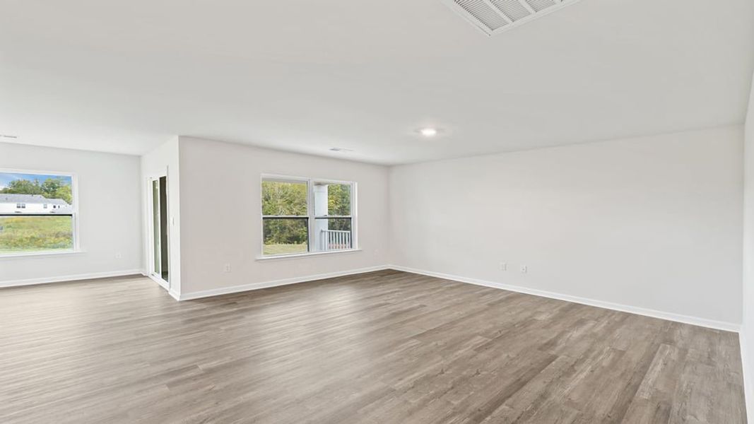 Spacious, unfurnished interior of a new home in Lakestone, Woodruff (Image 15).