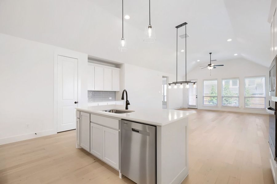 4302 Blackberry - Kitchen