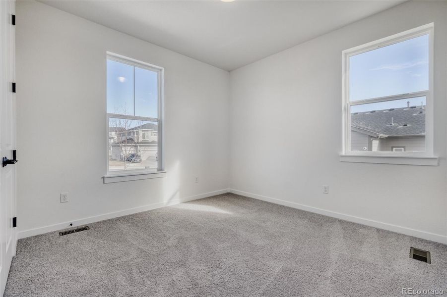 Spacious, unfurnished interior of a new home in Sterling Ranch Homestead, Colorado Springs (Image 23).