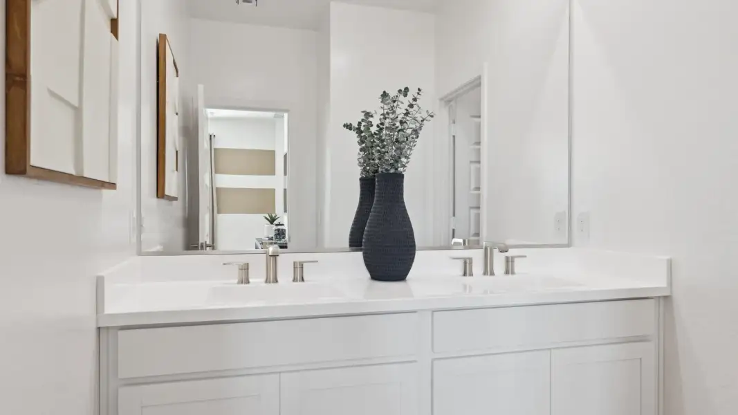 Representative interior finishes for a home built from the Ibis by D.R. Horton in Citrus Pointe, Phoenix (Image 22).
