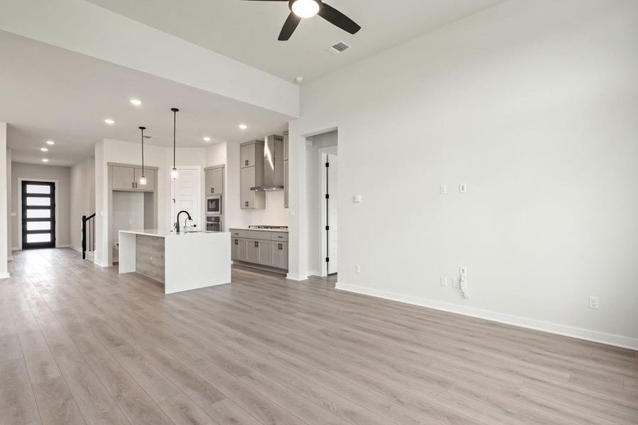 Spacious, unfurnished interior of a new home in Lagos Reserve, Manor (Image 33).