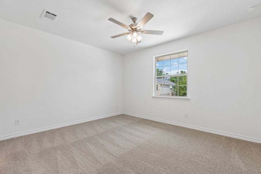 Spacious, unfurnished interior of a new home in Eagle Cove, Denton (Image 23).