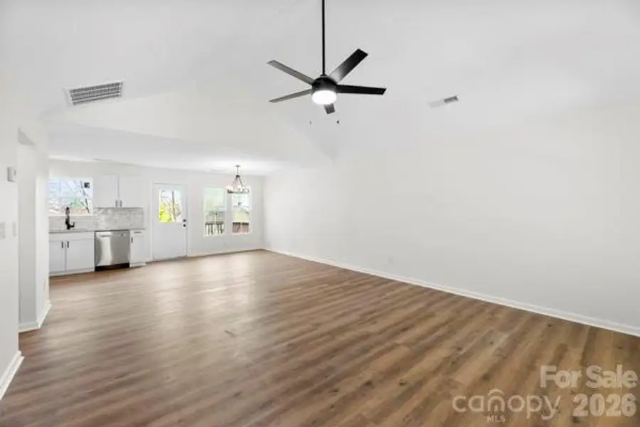 Spacious, unfurnished interior of a new home in , Kings Mountain (Image 8).