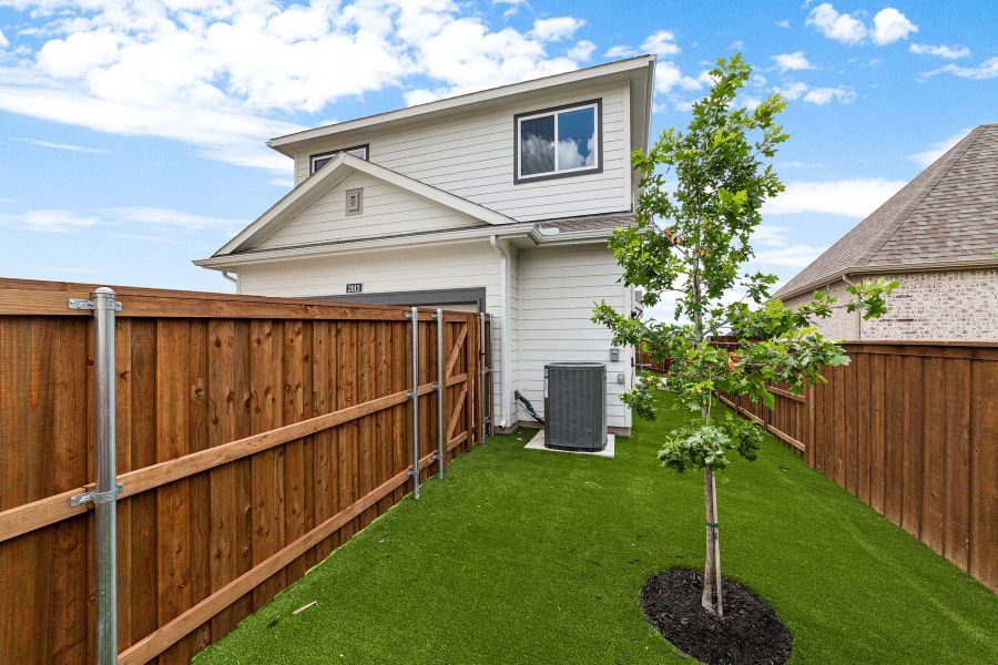 Representative exterior details of a home built from the The Huntmere by David Weekley Homes in The Retreat at Harvest, Argyle (Image 2).