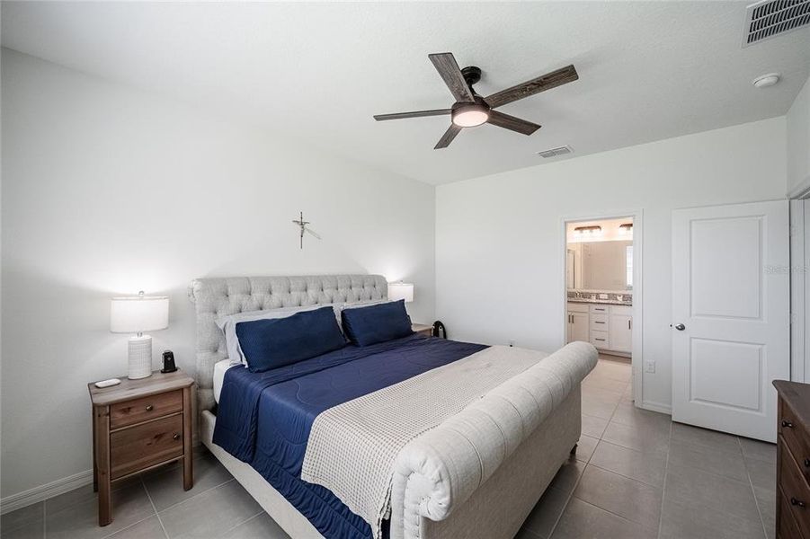 Furnished interior view inside a new home in , Bartow (Image 17).