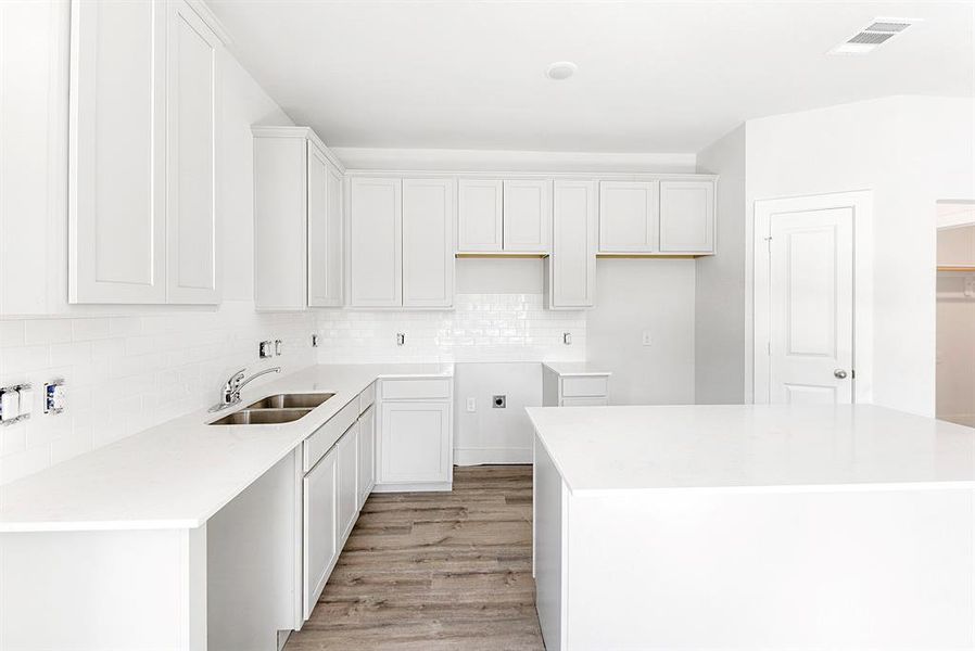 White and bright kitchen!