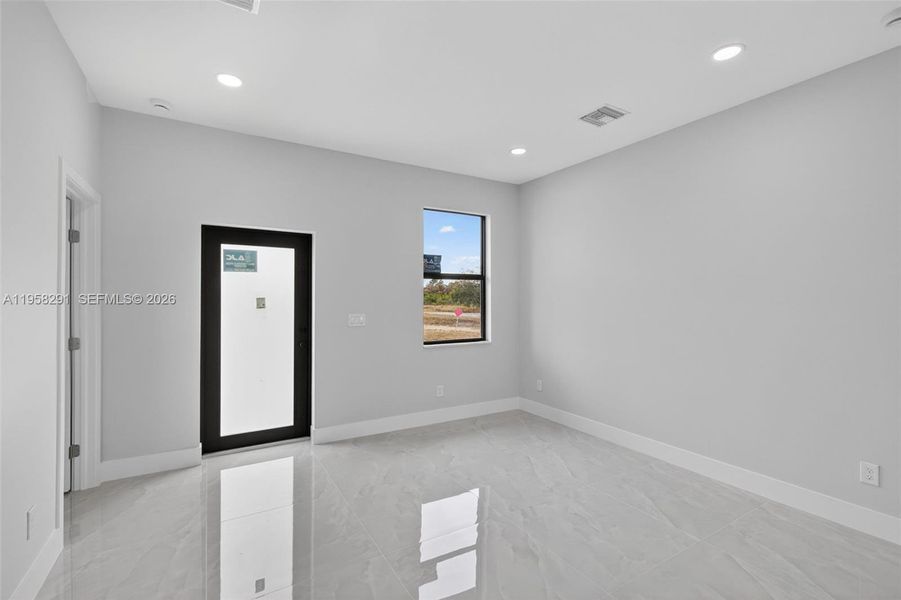 Spacious, unfurnished interior of a new home in , Lehigh Acres (Image 34).