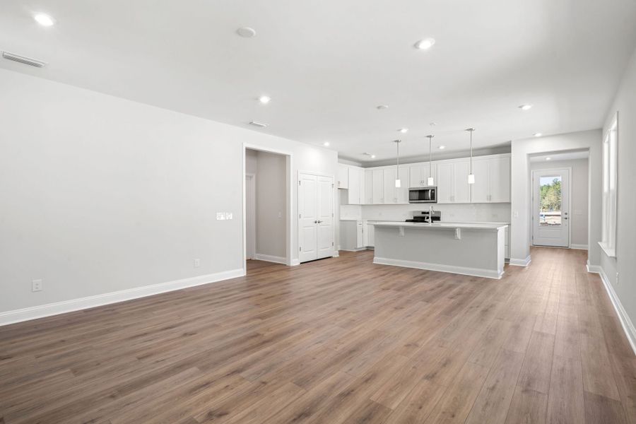 Spacious, unfurnished interior of a new home in Sun City Hilton Head, Bluffton (Image 9).