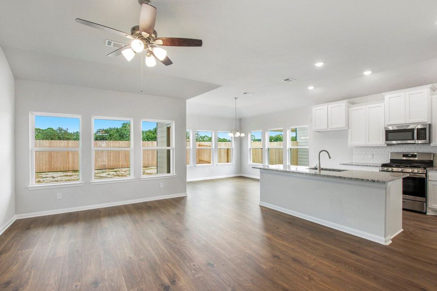 Spacious, unfurnished interior of a new home in , Bay City (Image 23).