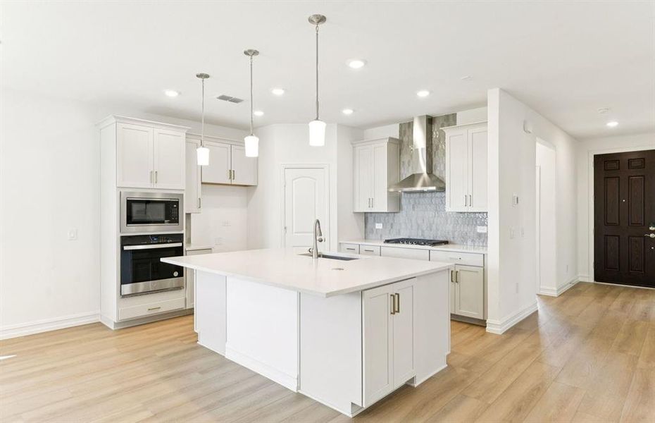 Spacious kitchen with eat-in bartop island Spacious kitchen with eat-in bartop island