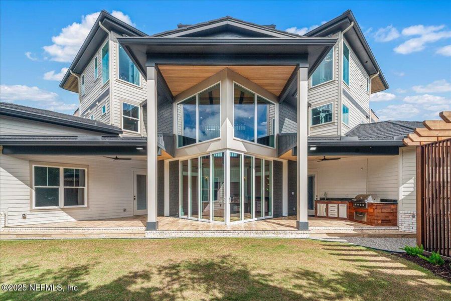 Exterior details and patio area of a home in , Jacksonville Beach (Image 1).