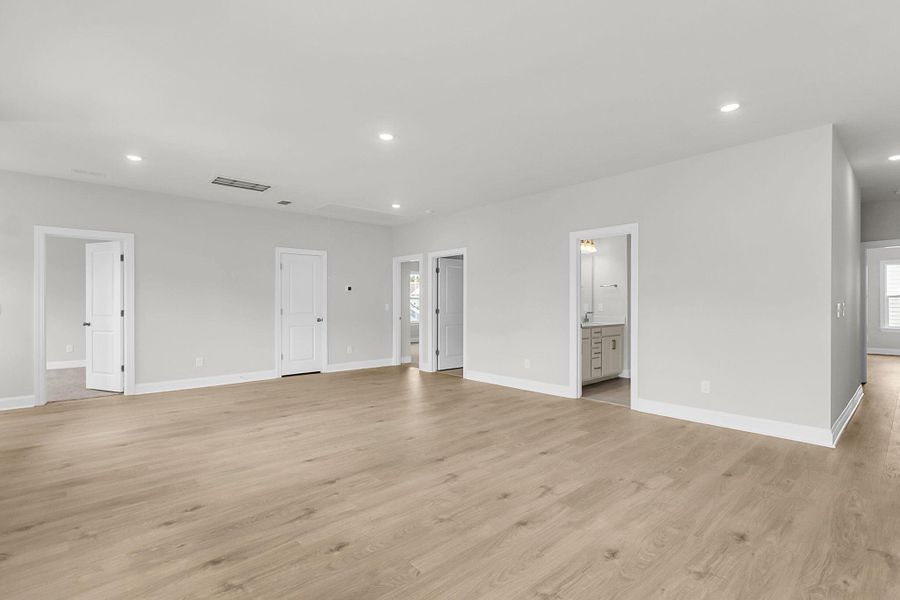 Spacious, unfurnished interior of a new home in Tidewater at Lakes of Cane Bay, Summerville (Image 46).