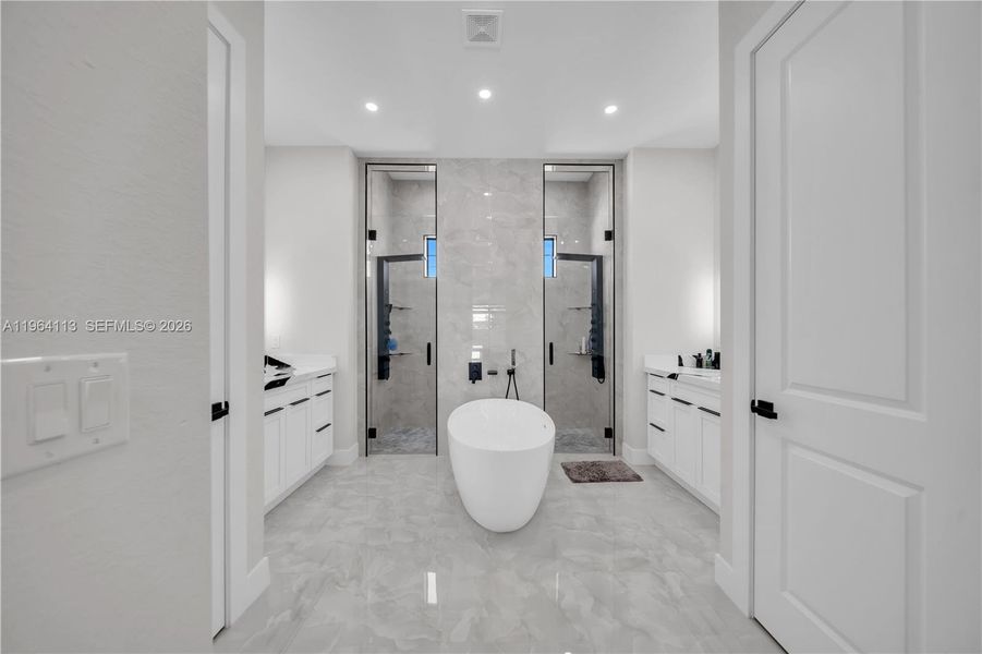 Photo 33 Photo 33