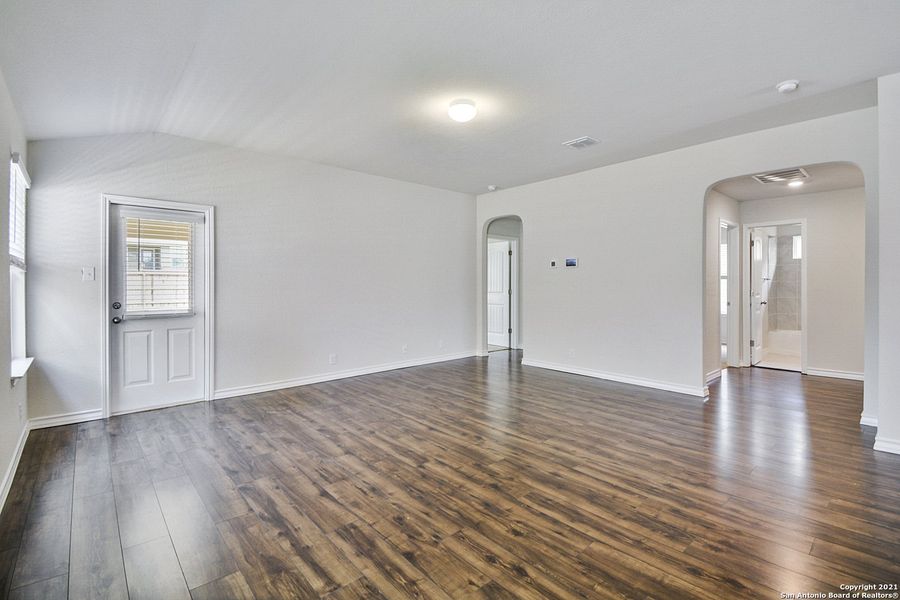 Spacious, unfurnished interior of a new home in The Canyons at Amhurst, San Antonio (Image 14). Spacious, unfurnished interior of a new home in The Canyons at Amhurst, San Antonio (Image 14).