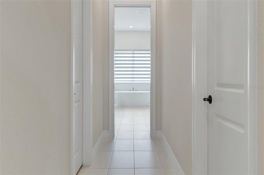 Spacious, unfurnished interior of a new home in , Orlando (Image 26).