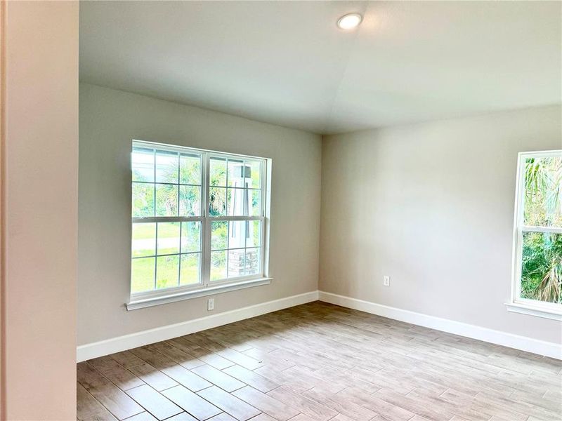 Spacious, unfurnished interior of a new home in South Gulf Cove, Port Charlotte (Image 13).