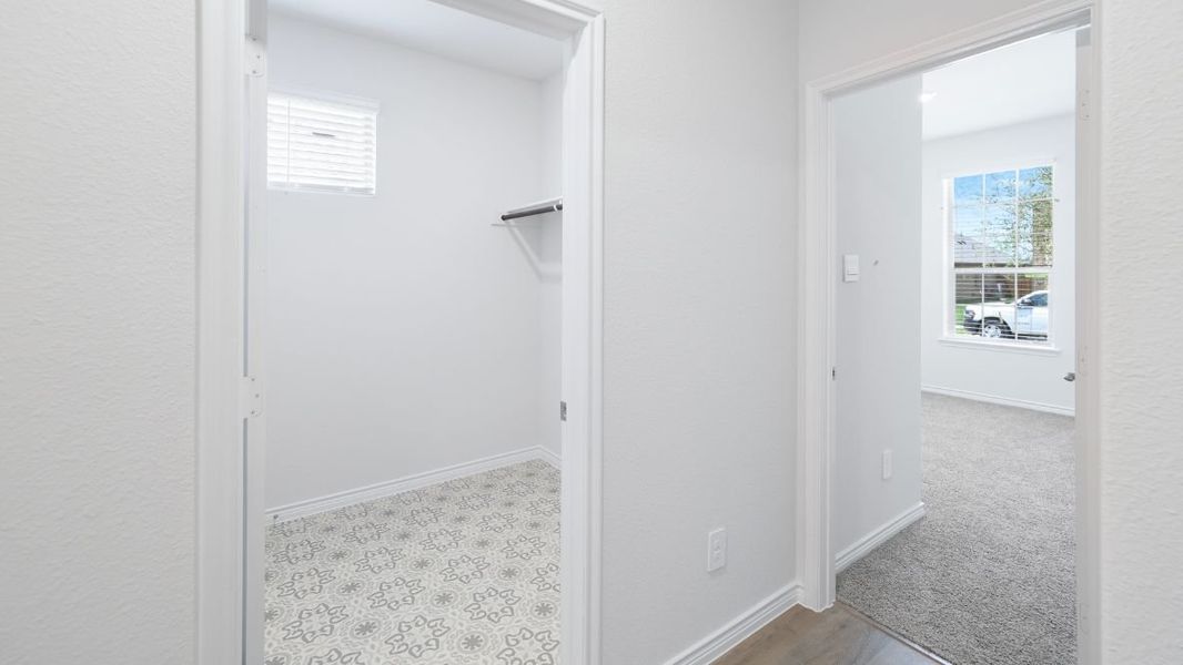 Spacious, unfurnished interior of a new home in Augusta Square, Fort Worth (Image 20).