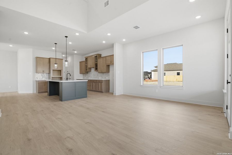 Spacious, unfurnished interior of a new home in Haby Hill 50s, San Antonio (Image 18).