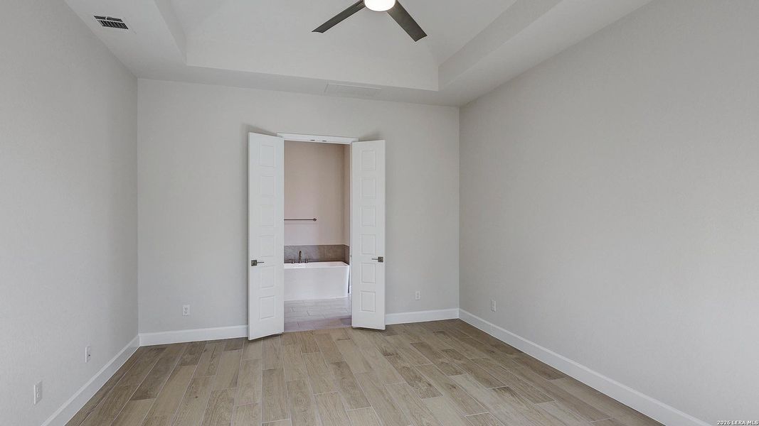 Spacious, unfurnished interior of a new home in The Ranches at Creekside, Boerne (Image 26).