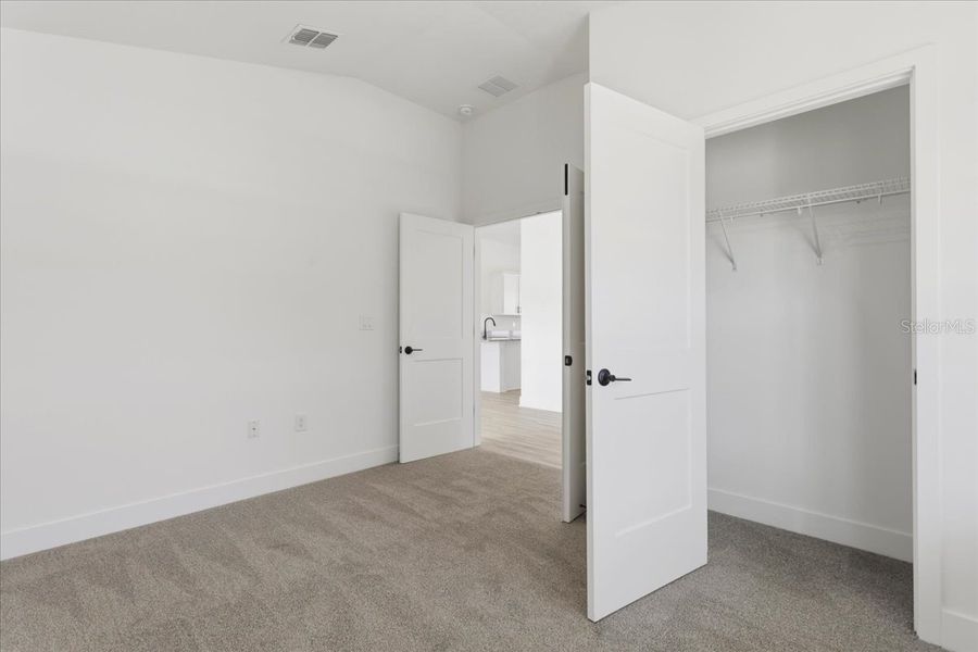 Spacious, unfurnished interior of a new home in Kirkland Farms, Alachua (Image 33).