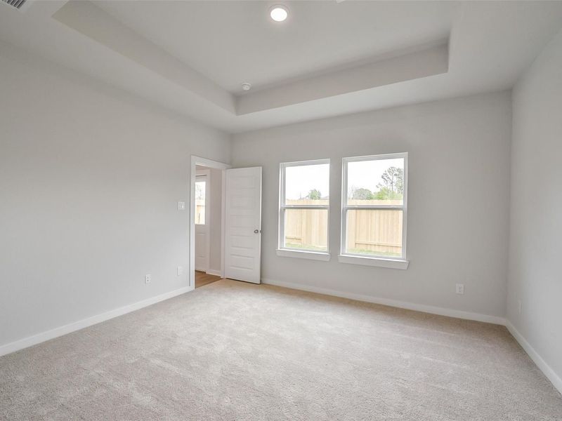 Spacious, unfurnished interior of a new home in Caney Creek Place, Conroe (Image 26).