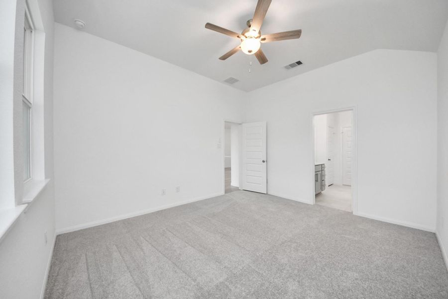Spacious, unfurnished interior of a new home in Elyson, Katy (Image 25).
