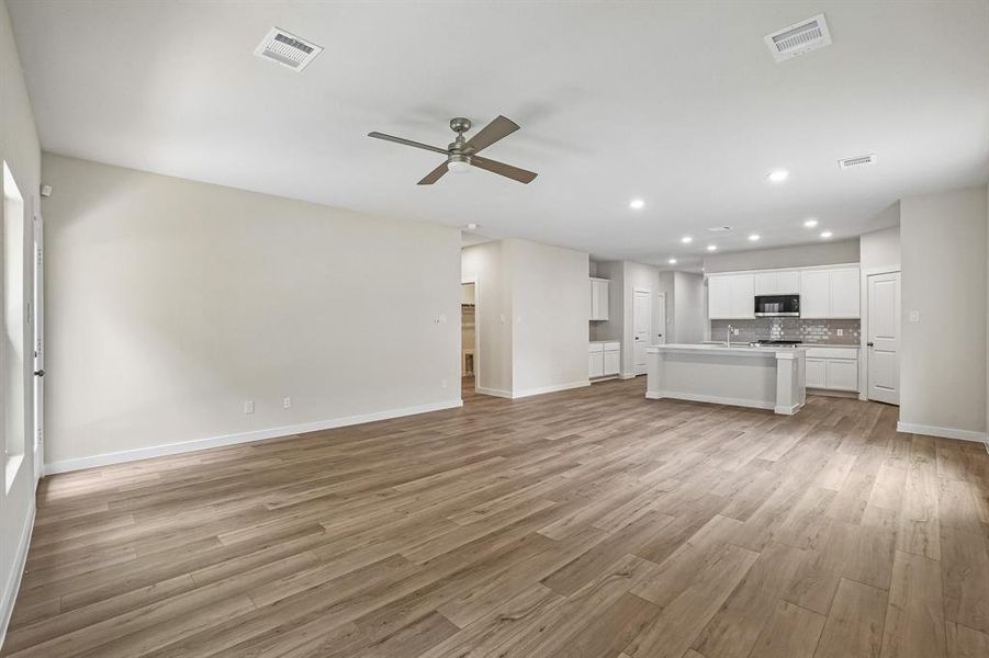 Spacious, unfurnished interior of a new home in Pennsylvania Avenue, Springtown (Image 31).